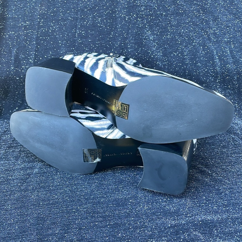 NWOT Sigerson Morrison Mandel Black White Gray Tie Dye Wavy Stripe Ankle Boot - Picture 12 of 16